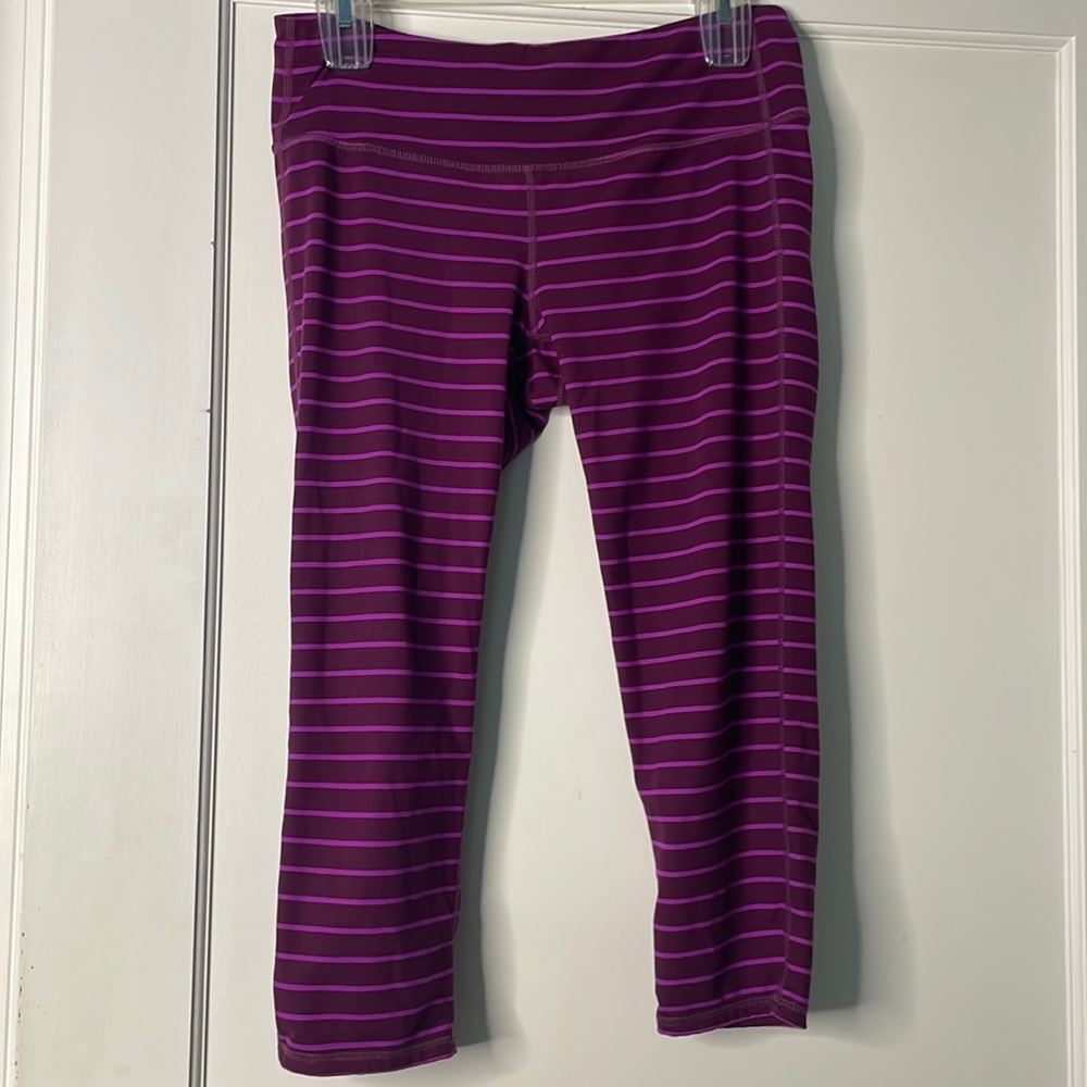 Athleta Chaturanga Stripe Capri Legging M Fuchsia and Burgundy Stripe